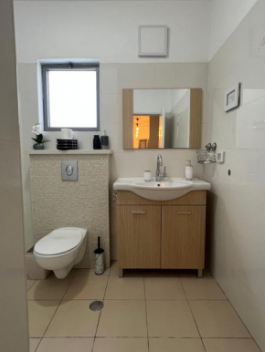 דירת גן מדרך עוז Garden Apartment